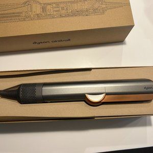 Dyson Airstrait